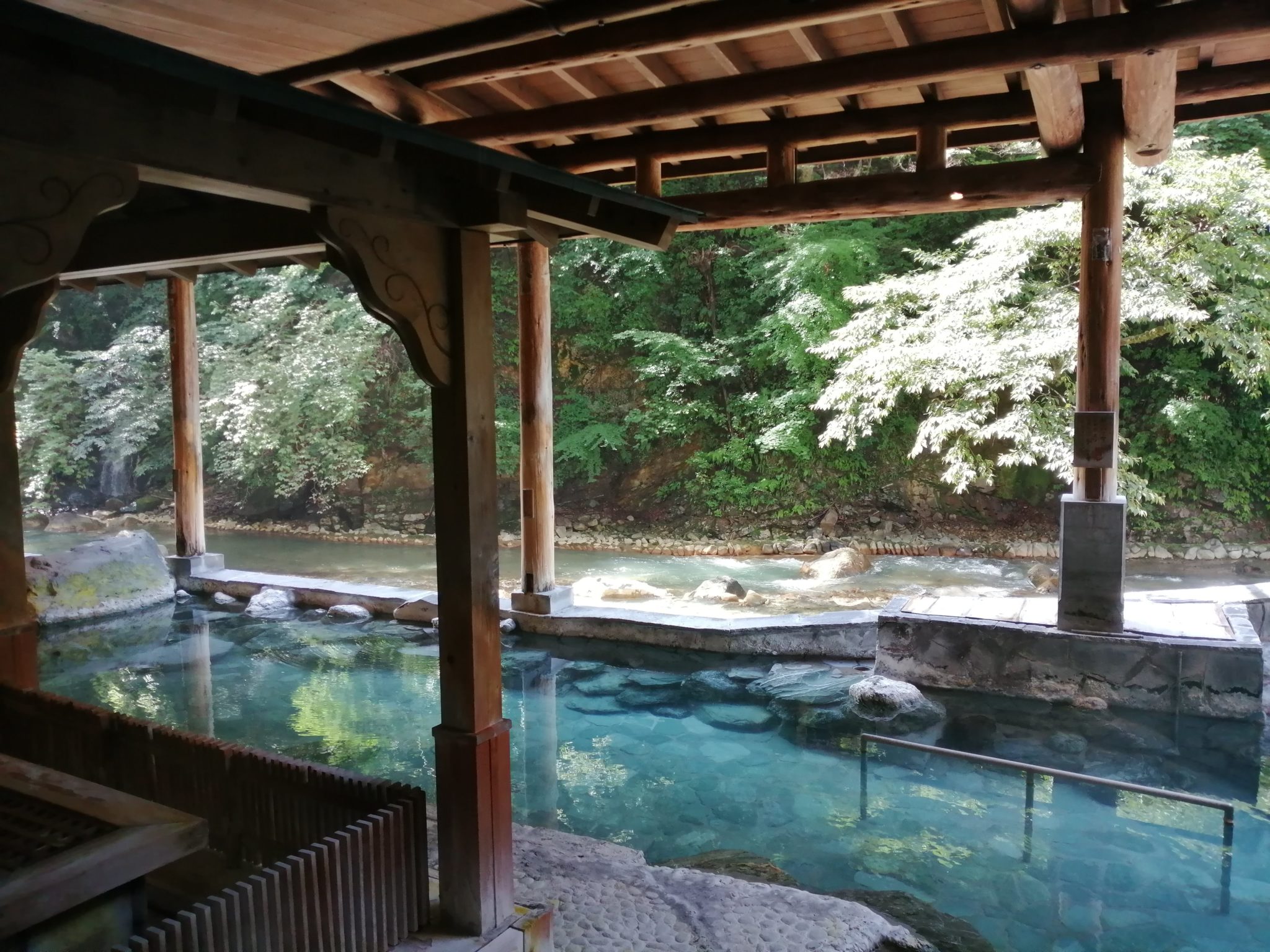 四万温泉のやまぐち館で、万座温泉の仕上げの湯を楽しむ。温泉もロケーションも最高 ぶらり群馬