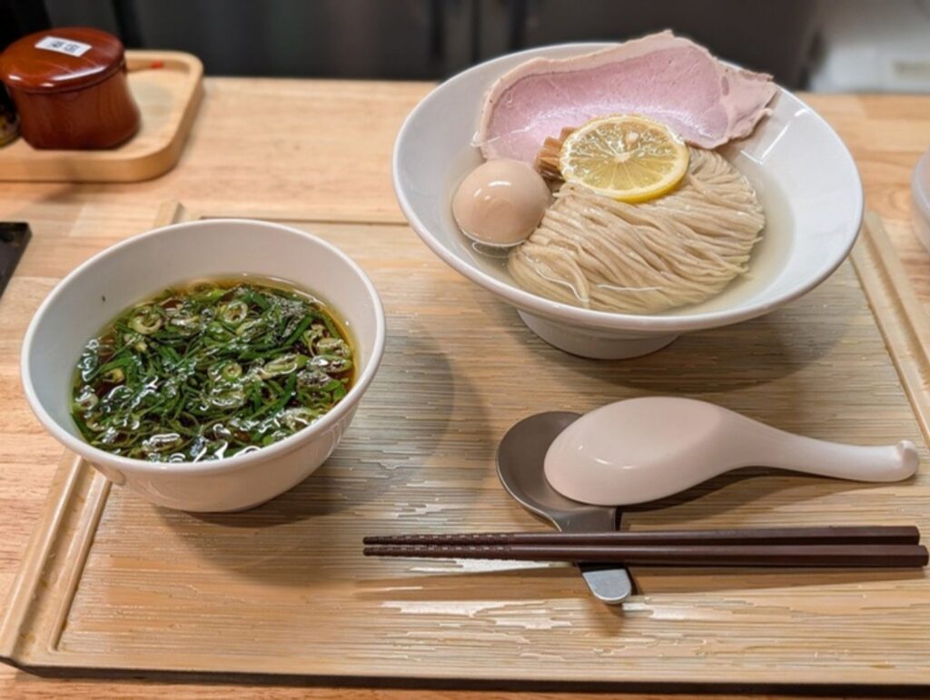 味玉昆布水つけ麺とつけ汁
