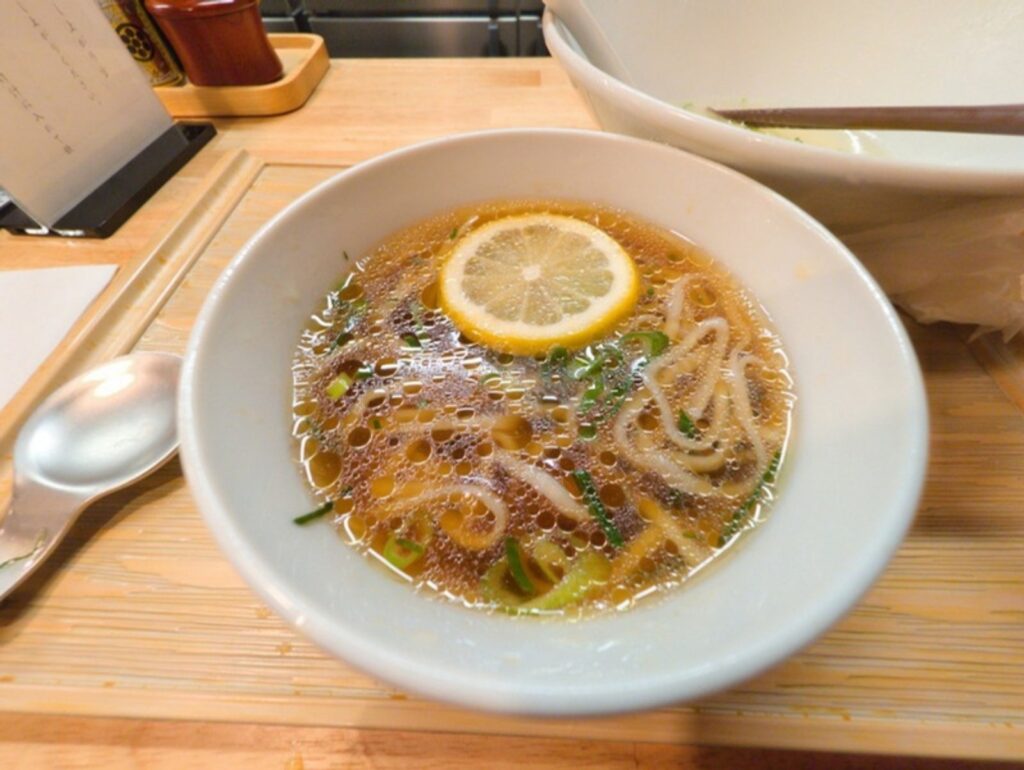 昆布水割りのスープ
